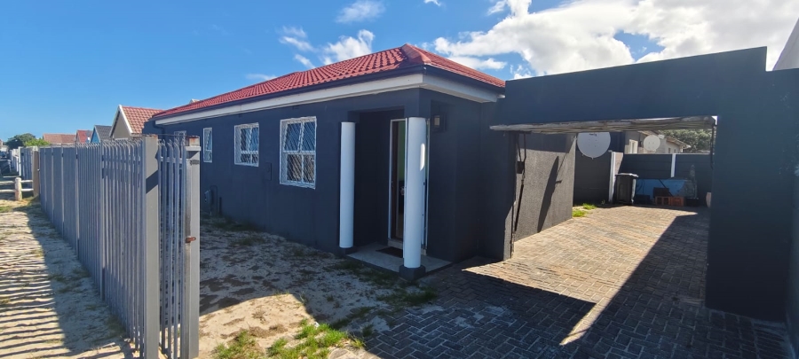 5 Bedroom Property for Sale in Strandfontein Village Western Cape